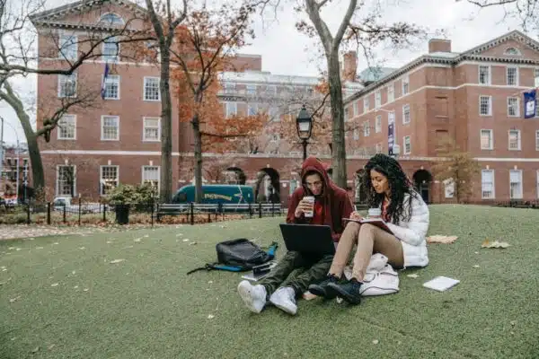 Les meilleures stratégies pour économiser sur la location d’un logement étudiant