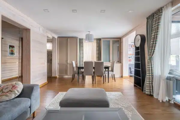 Les avantages et inconvénients de la location meublée ou vide pour votre logement