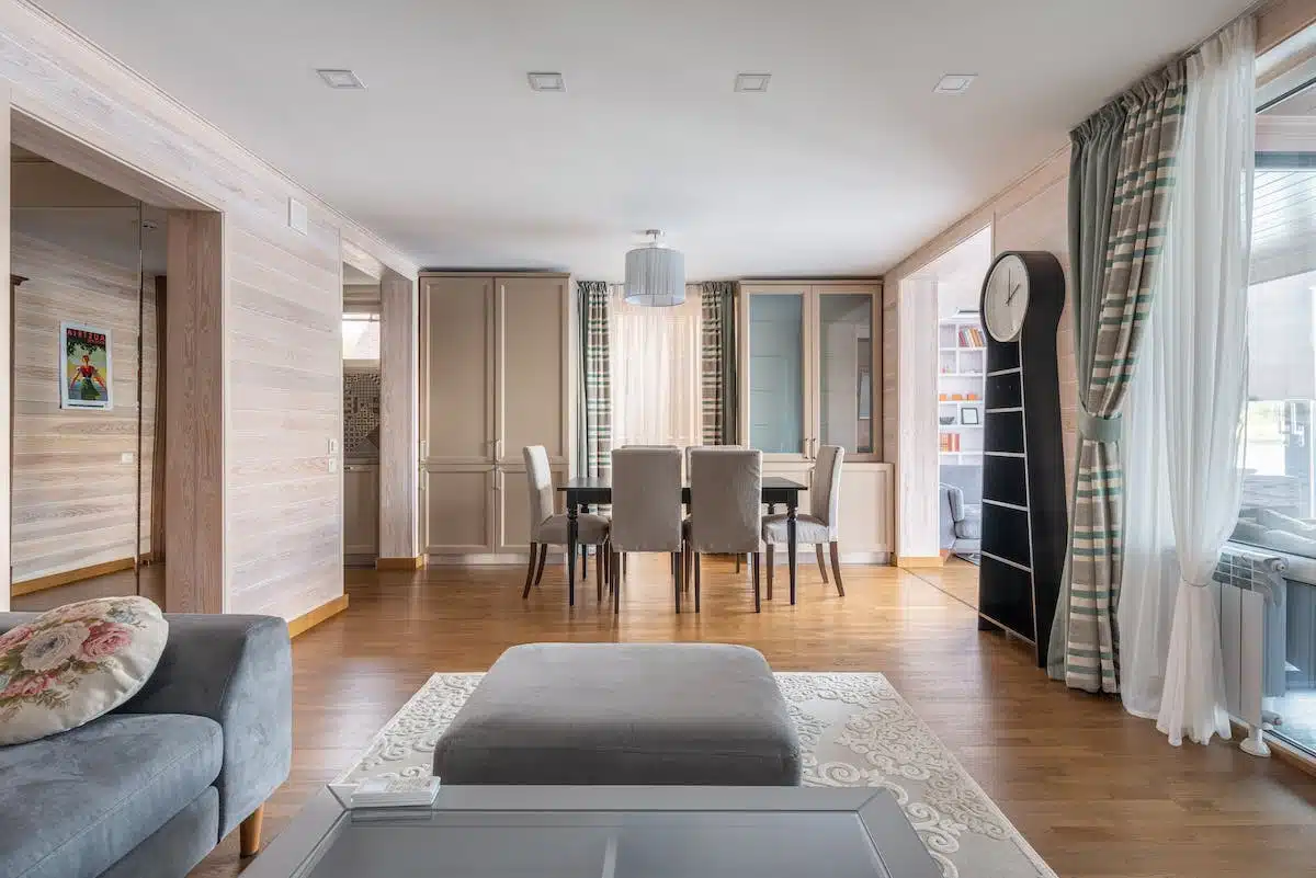 Les avantages et inconvénients de la location meublée ou vide pour votre logement