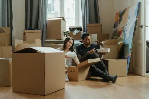Changement d’adresse lors d’un déménagement : les étapes essentielles à connaître