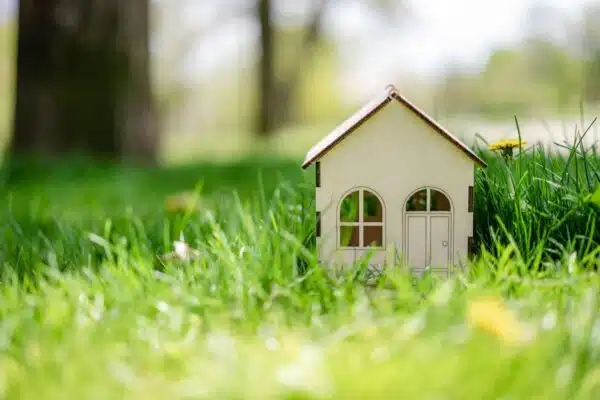 Améliorez l’efficacité énergétique de votre maison avec des travaux de rénovation écologique